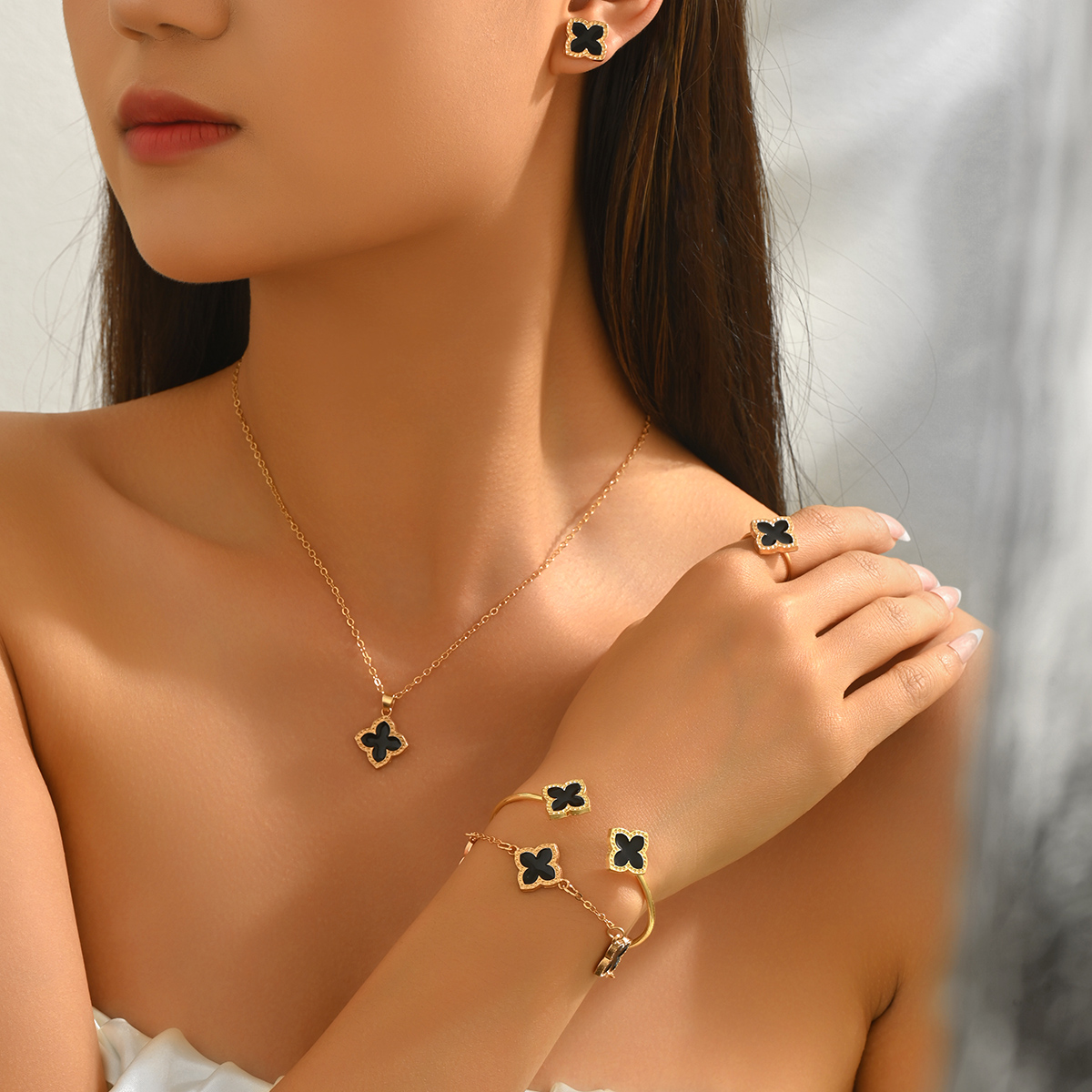Women Formal Wear Black And White - Luxury Black/White Enamel Flower Jewelry Set